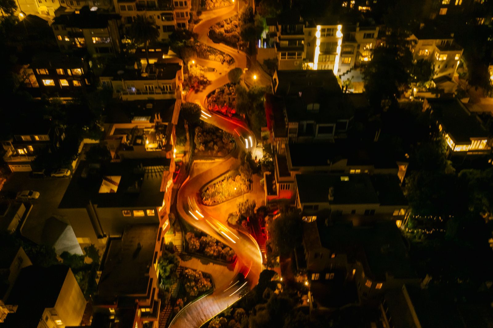 Aerial view of the winding Lombard Street in San Francisco